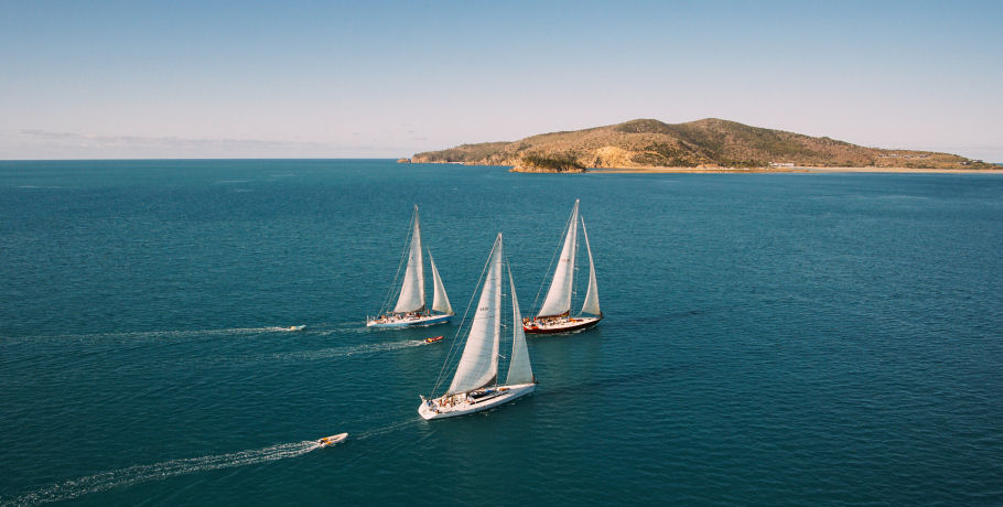 whitsunday overnight sailing tours